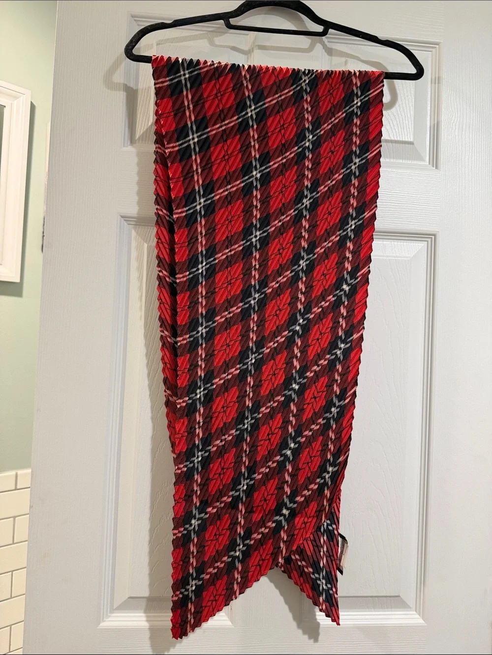 Lauren Ralph Lauren Red Black Plaid Pleated Scarf